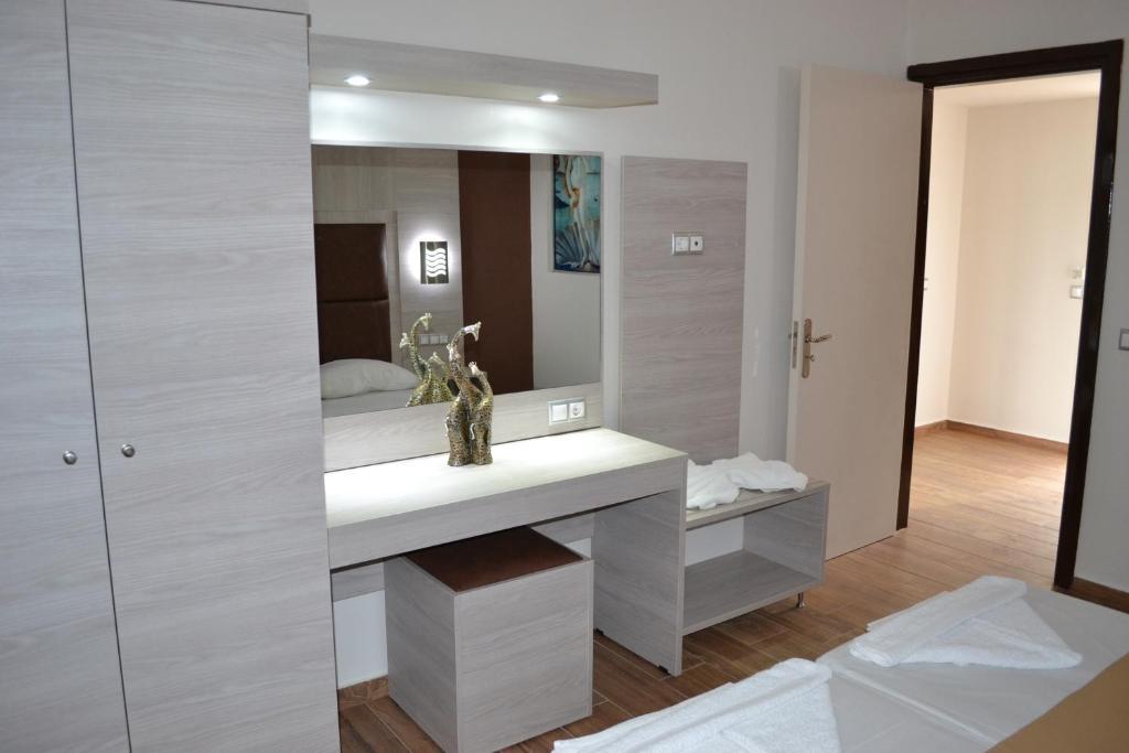 Karavos Hotel Apartments Архангелос Экстерьер фото
